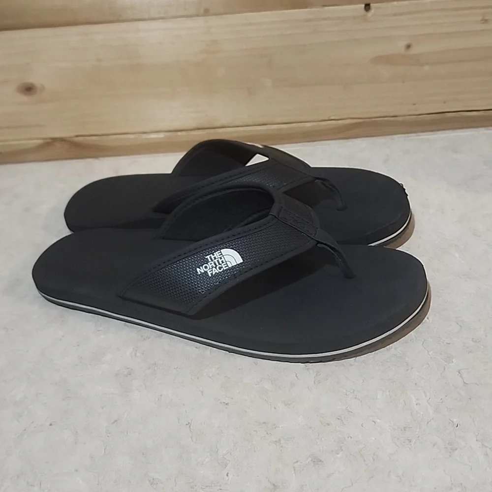 The North Face size 4 sandal Boys